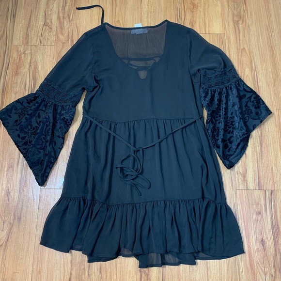 Band Of Gypsies Boho Bell Sleeve Ruffled Dress - Picture 5 of 12